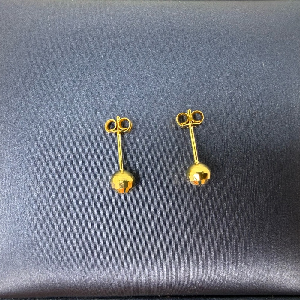 18K Genuine Gold Faceted Ball Stud Earrings (Preowned) - Picture 7 of 14